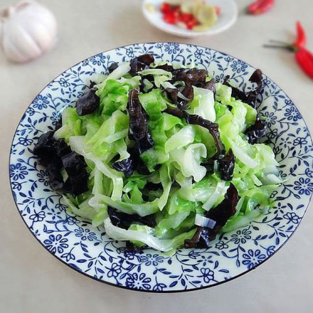 黑木耳炒包包菜